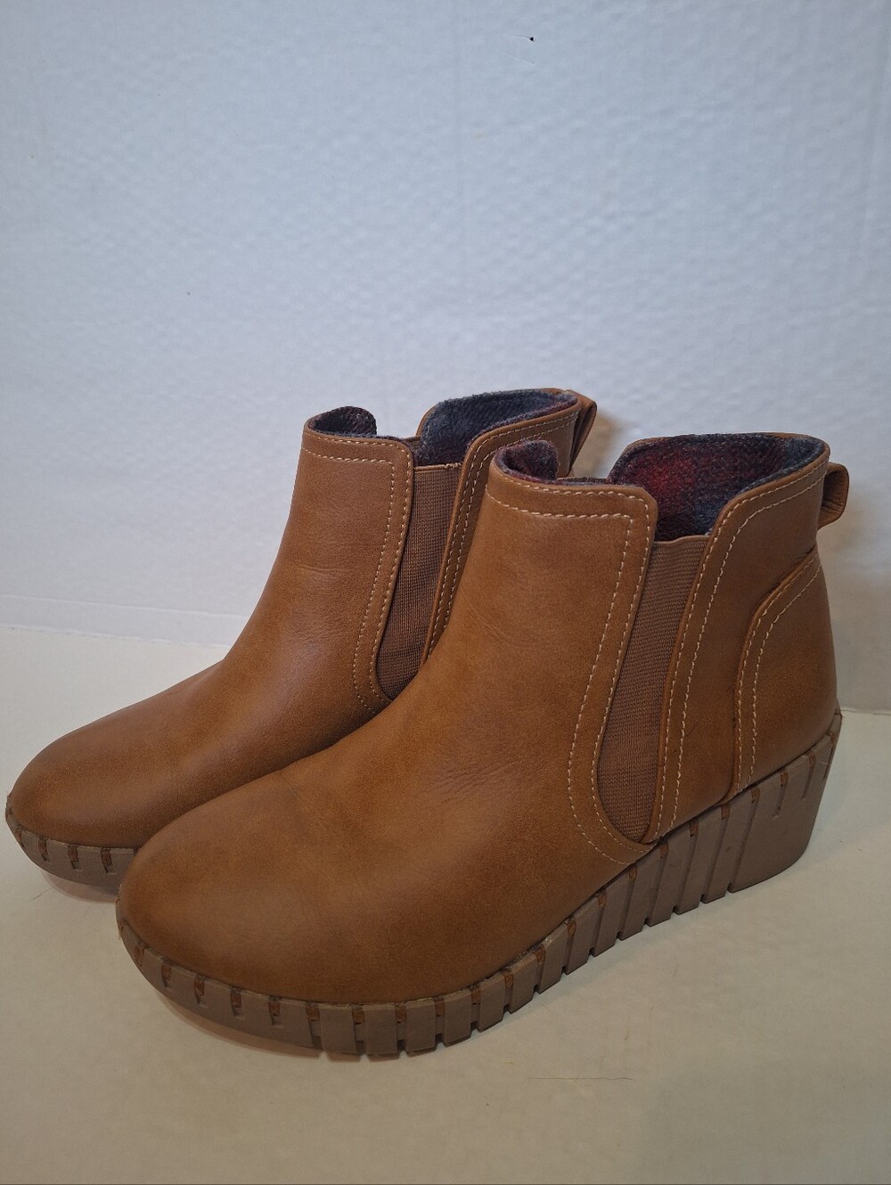 Skechers Pier Ave Mid-Day Wedge Booties Tan Vegan Size 7